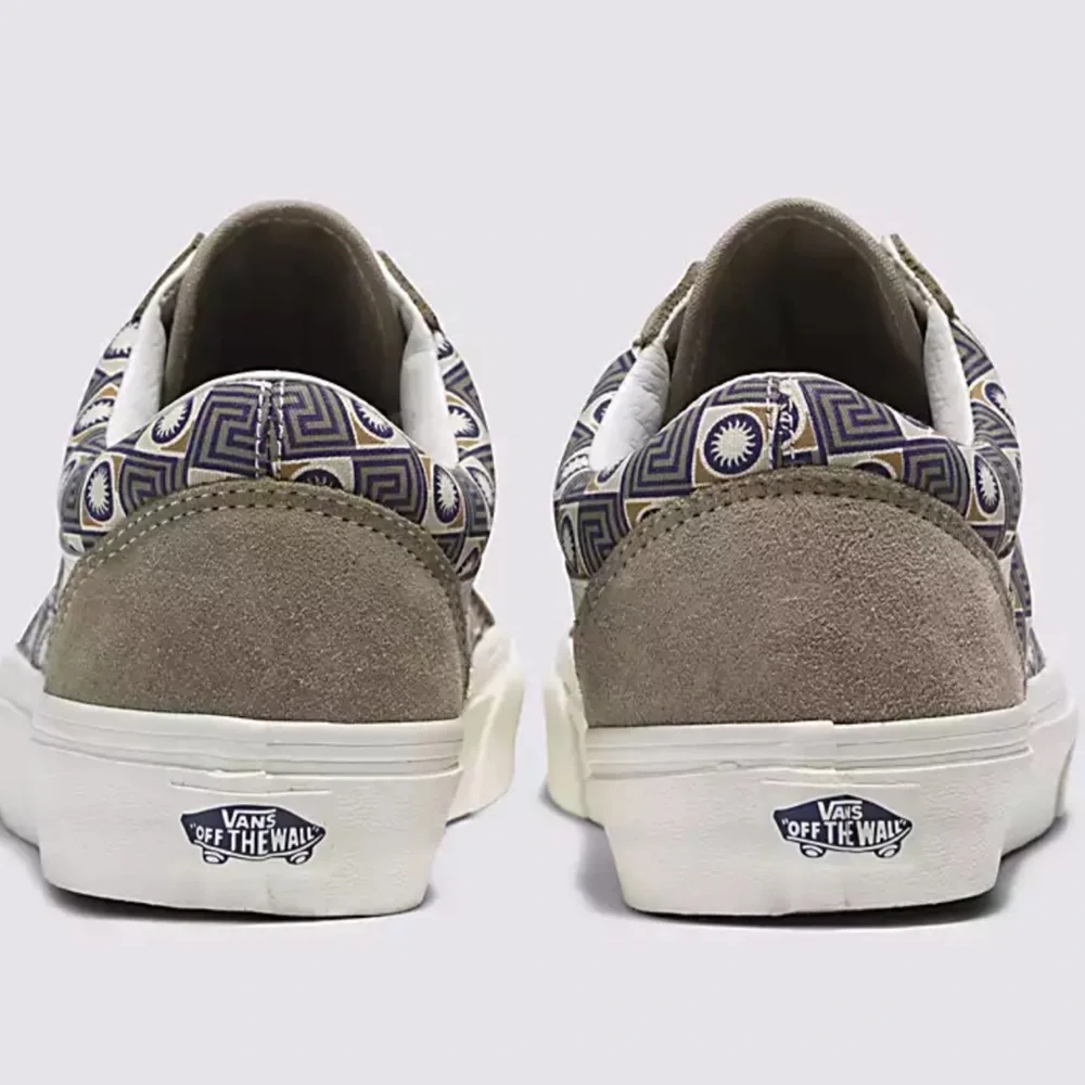 Vans WMNS Old Skool
Geo Trek Olive
VN0007NTOLV
Sneakers - Picture 6 of 16